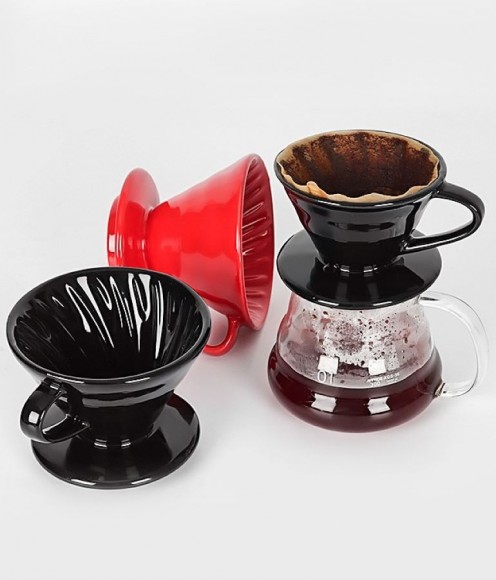 Воронка красная керамическая (пуровер) V-01 для заваривания способом Hario. 1-2 чашки