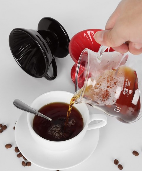 Воронка красная керамическая (пуровер) V-01 для заваривания способом Hario. 1-2 чашки