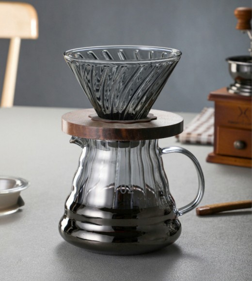 Воронка стеклянная (пуровер) V-02 для заваривания способом Hario. 1-4 чашки серая Воронка стеклянная (пуровер) V-02 для заваривания способом Hario. 1-4 чашки серая