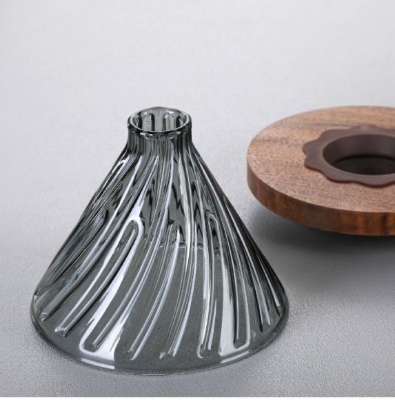 Воронка стеклянная (пуровер) V-02 для заваривания способом Hario. 1-4 чашки серая Воронка стеклянная (пуровер) V-02 для заваривания способом Hario. 1-4 чашки серая