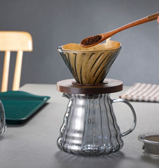 Воронка стеклянная (пуровер) V-02 для заваривания способом Hario. 1-4 чашки серая Воронка стеклянная (пуровер) V-02 для заваривания способом Hario. 1-4 чашки серая